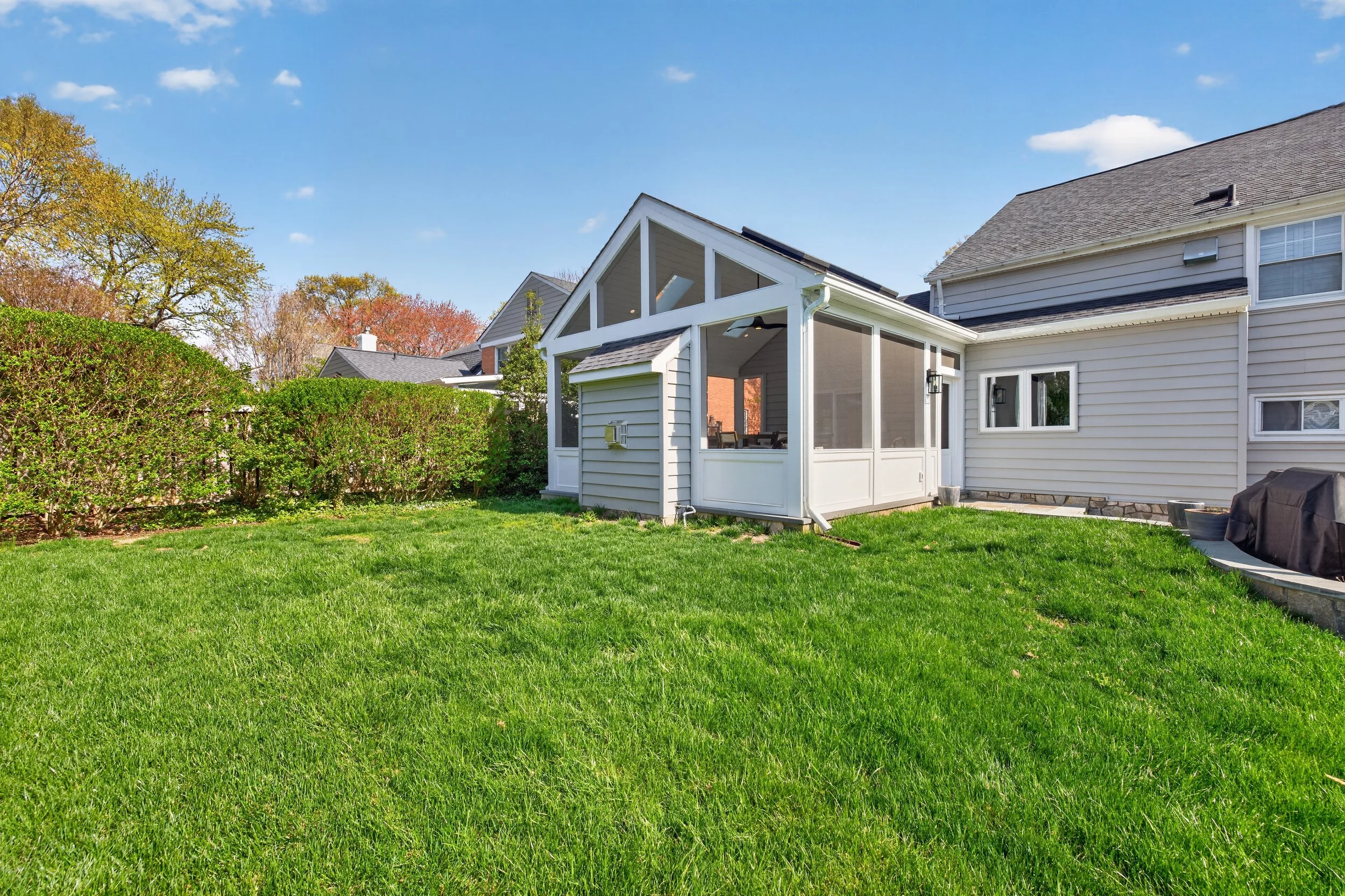 Rockvillewhitekitchensun_7 [Exterior]