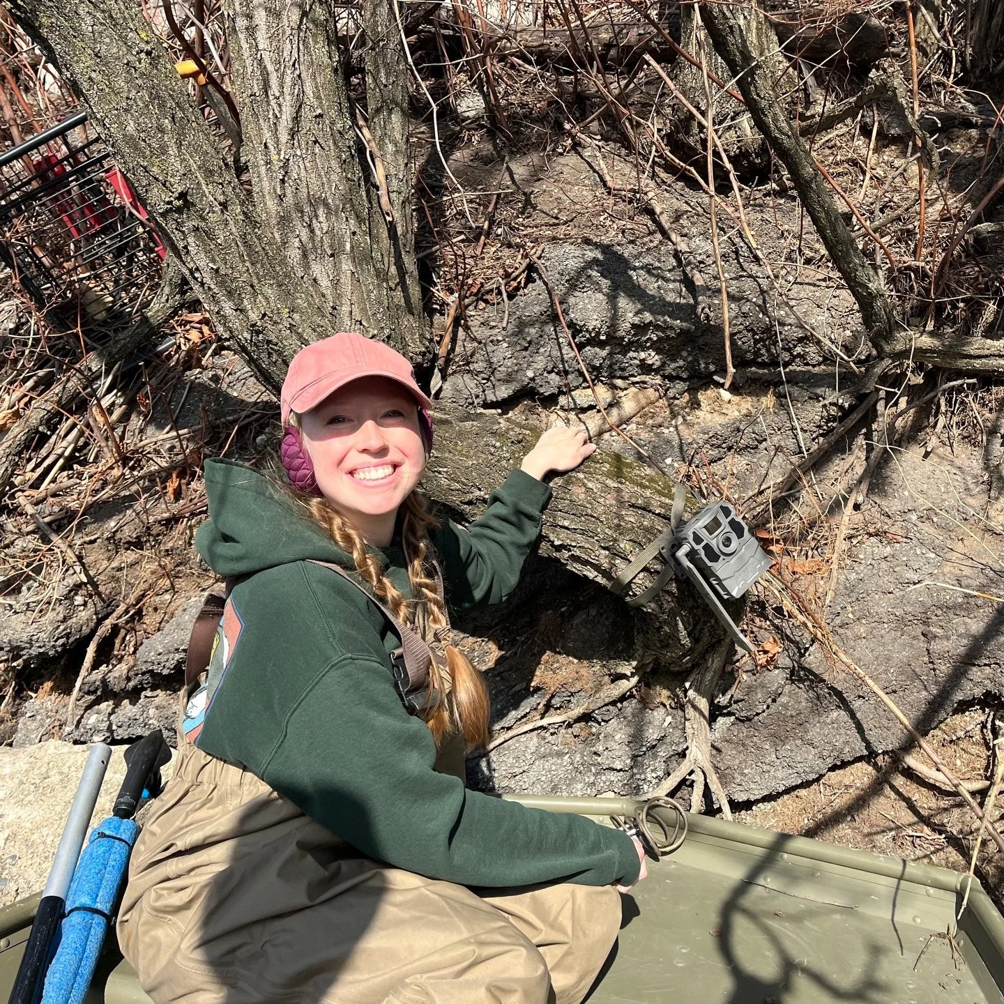 There&rsquo;s months between us and the growing season, but beaver researcher Sammie Clark (@sammieclark_research) is still gathering valuable data! 🦫🙂&zwj;↕️ Sammie, Stephen, and Maddie took to the river to place some trail cameras in areas with c