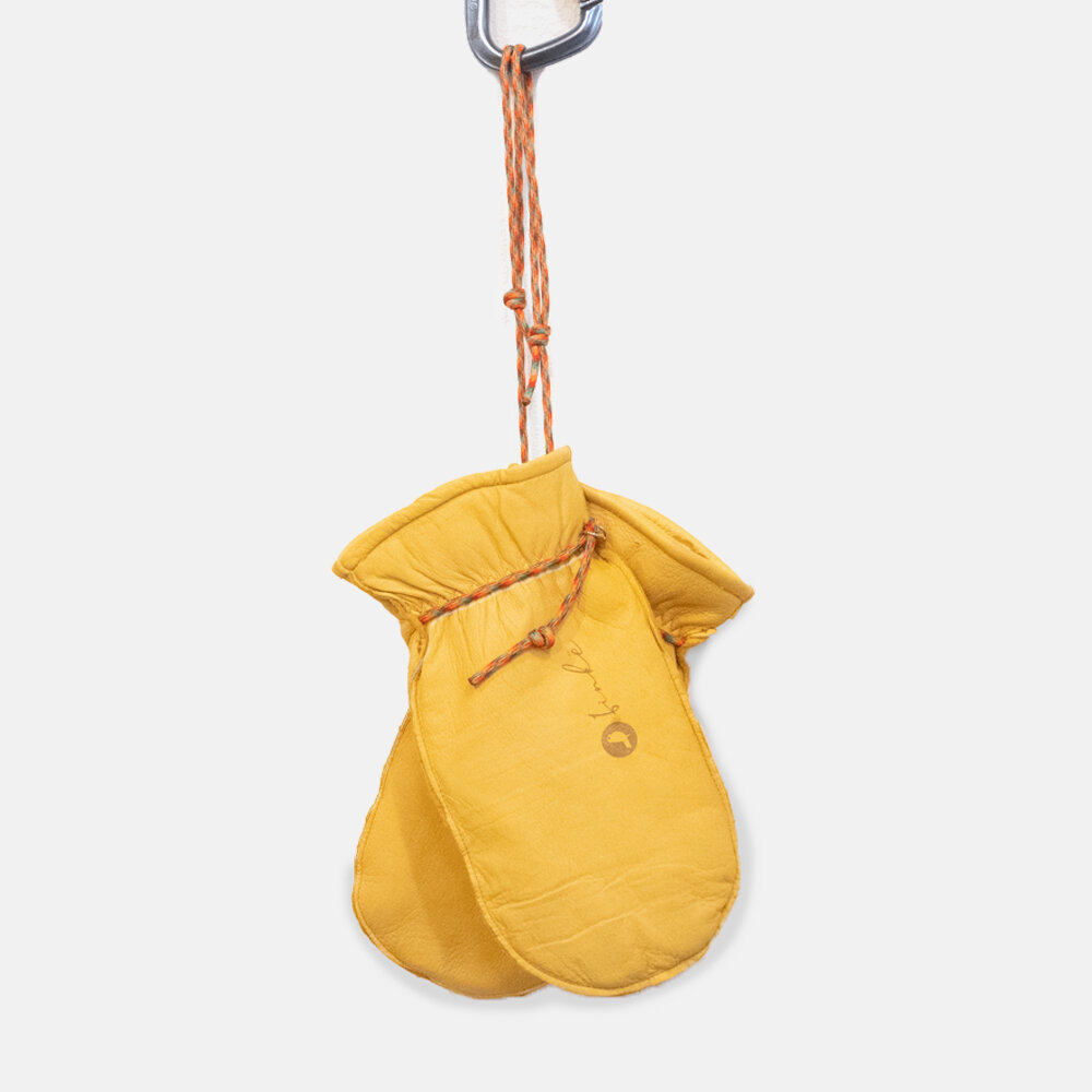 GROM_SM_hanging.jpg