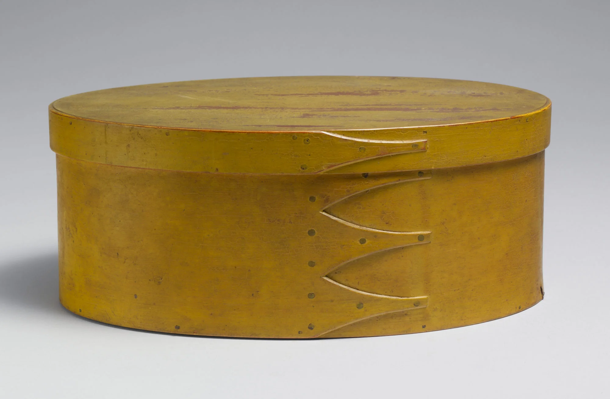 Oval box, 1800-1900. Metropolitan Museum of Art, Friends of the American Wing Fund, 1966.