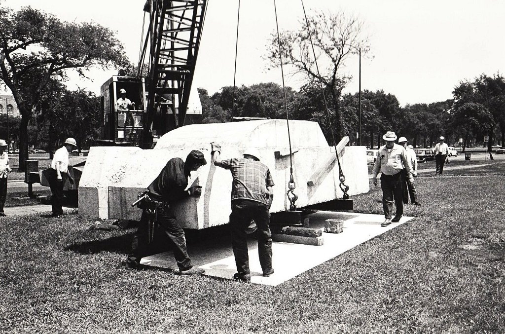   Concrete Traffic's installation in front of Midway Studios, June 1970. Photo by Jean-Claude LeJeune. Collection of the Museum of Contemporary Art Chicago Library and Archives. Photo © MCA Chicago.  