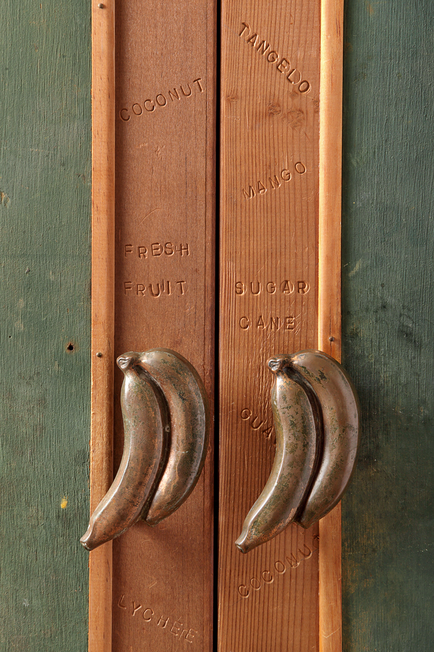 Banana Joe Cabinet detail