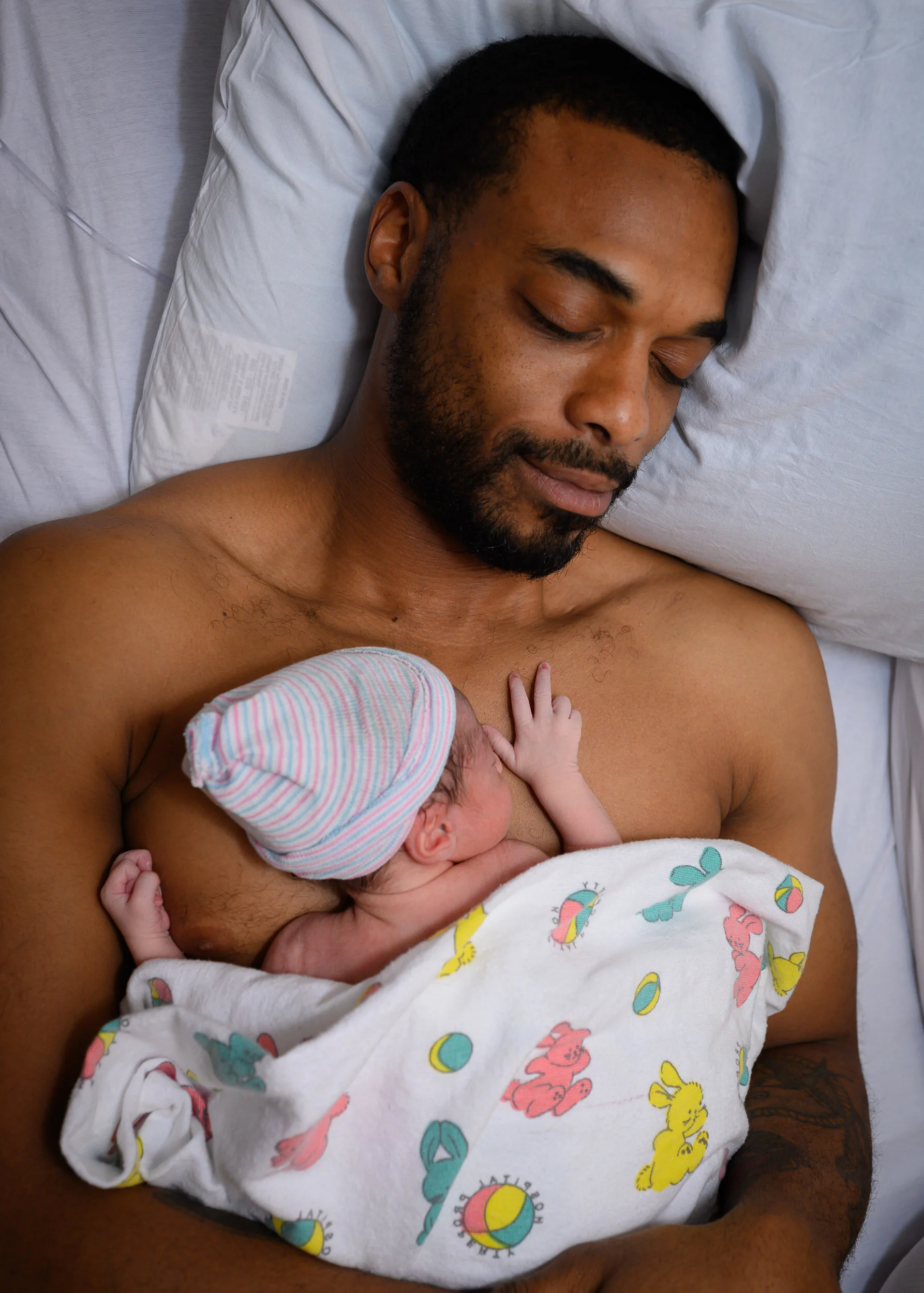 baby skin to skin with dad.jpg