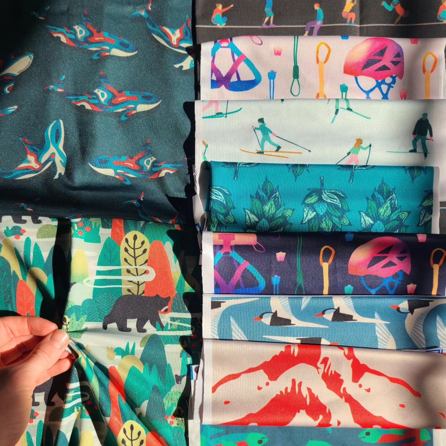 So fun to see some of my 2023 fabrics printed and in swatch format. What should I do with all my swatches?

#surfaceprintdesign #surfacepattern #spoonflowerfabric #spoonflowermakers #spoonflowerdesigners #spoonflower #customfabric #customwallpaper #e