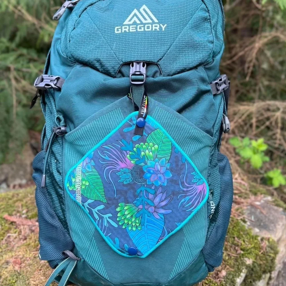 I'm excited to share my newest collaboration with @kulacloth. I loved working with their awesome team and cant wait to clip a Kula Cloth to my bag this summer. Check out my succulent design on their antimicrobial pee cloths (hehe pee is funny). They 