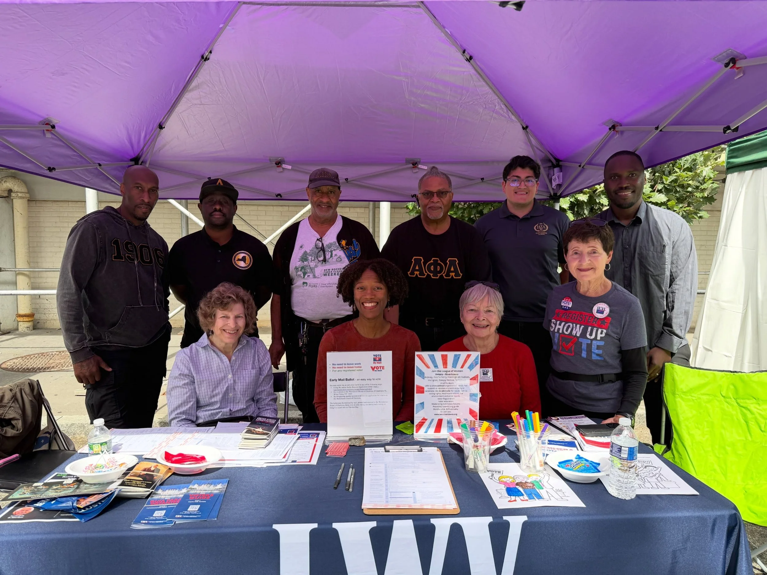 Today, the Westchester Alphas teamed up with the League of Women Voters to help register people to vote! @lwvrivertowns 

#westchesteralphas #alphaphialpha #avotelesspeopleisahopelesspeople