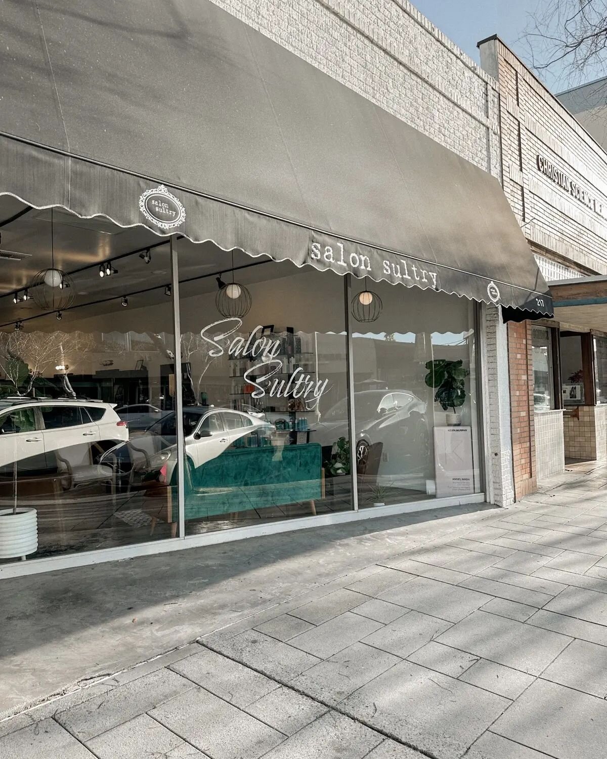 Salon Sultry is looking to add to our amazing team! 
🔆We are a busy high end salon located in the heart of downtown Escondido.
🔆We have a  few Booth Rental and commission spaces available, where you can work full or part time and at your convenienc