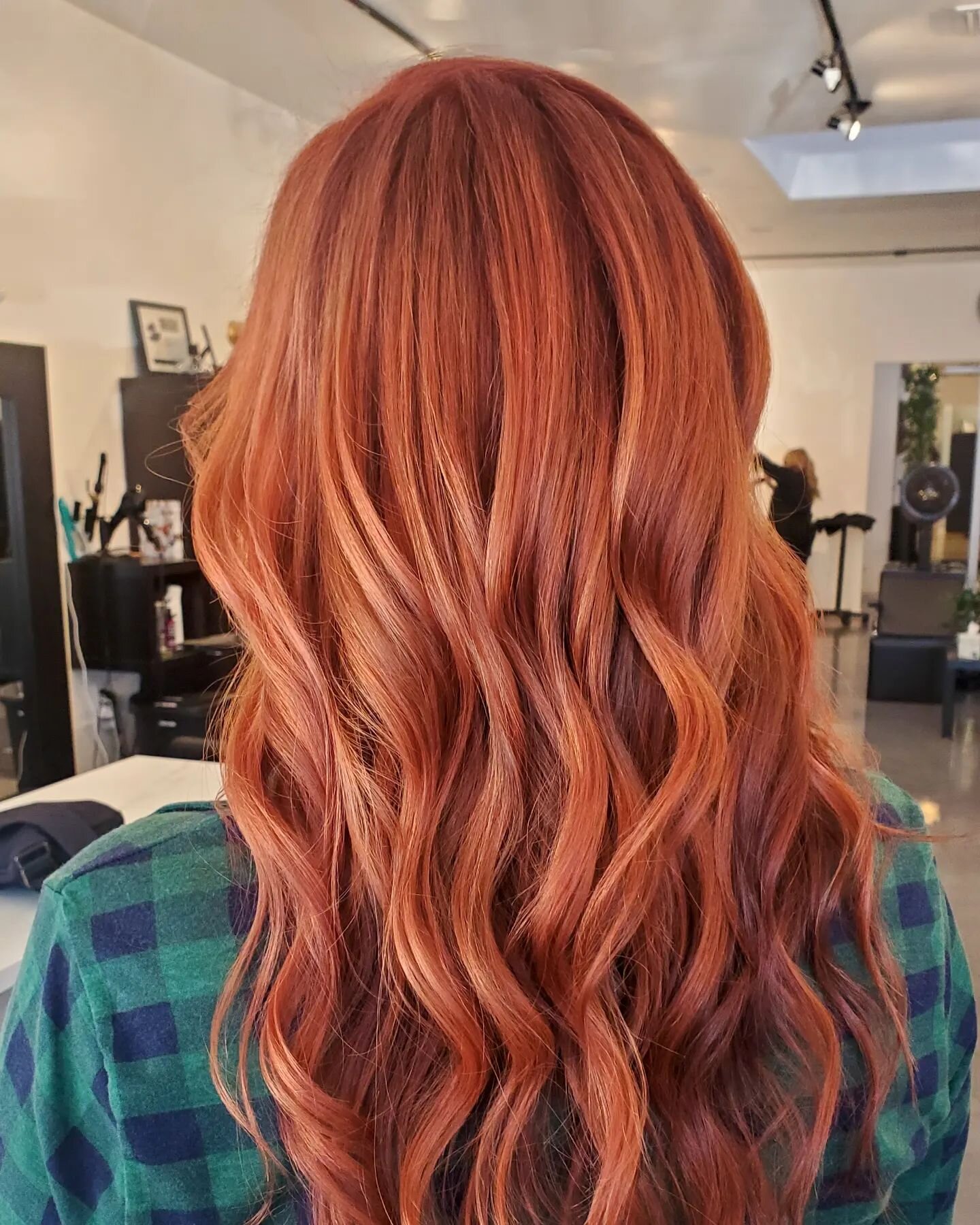 @deanadewindthair
