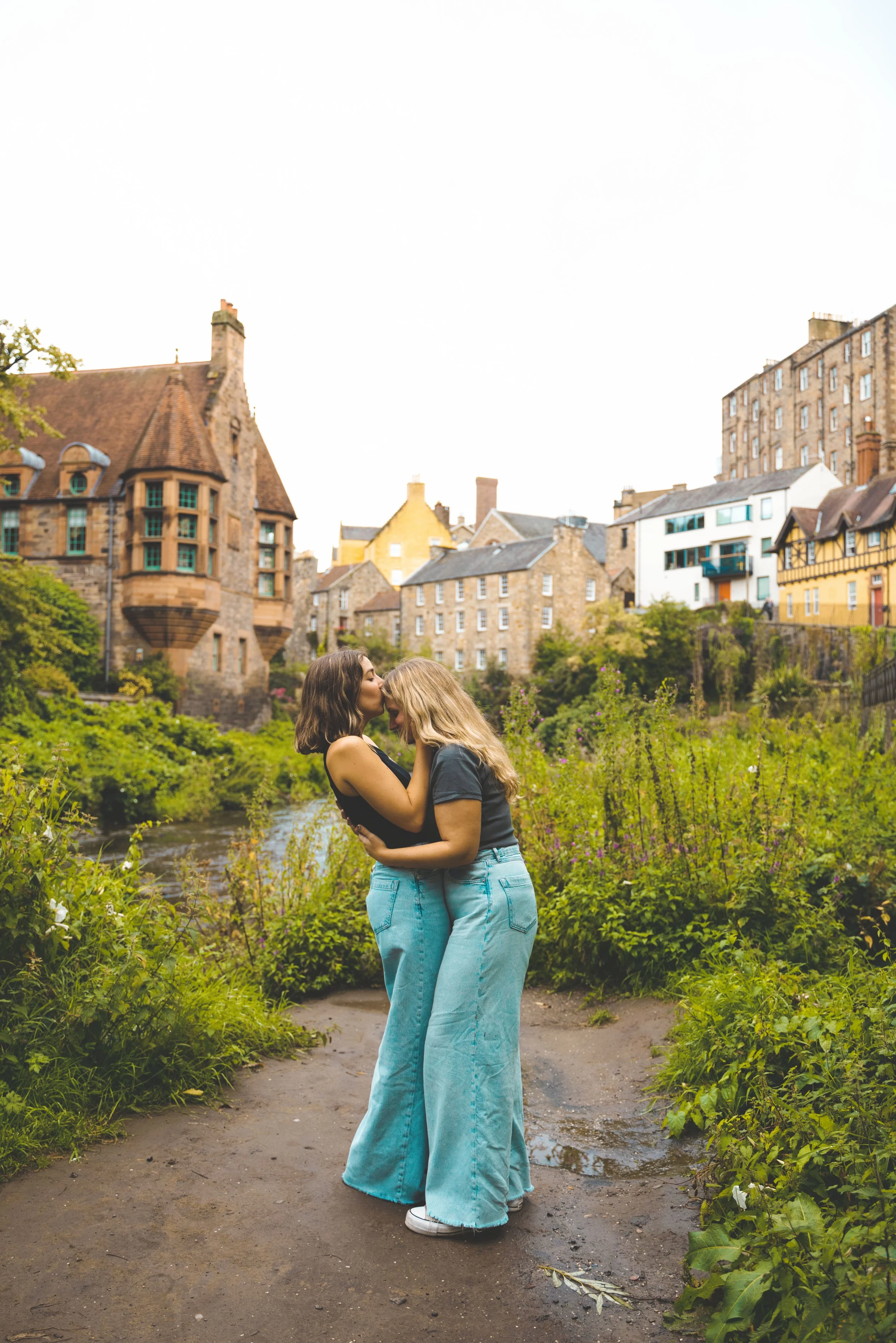 two girls kissing at dean village edinburgh