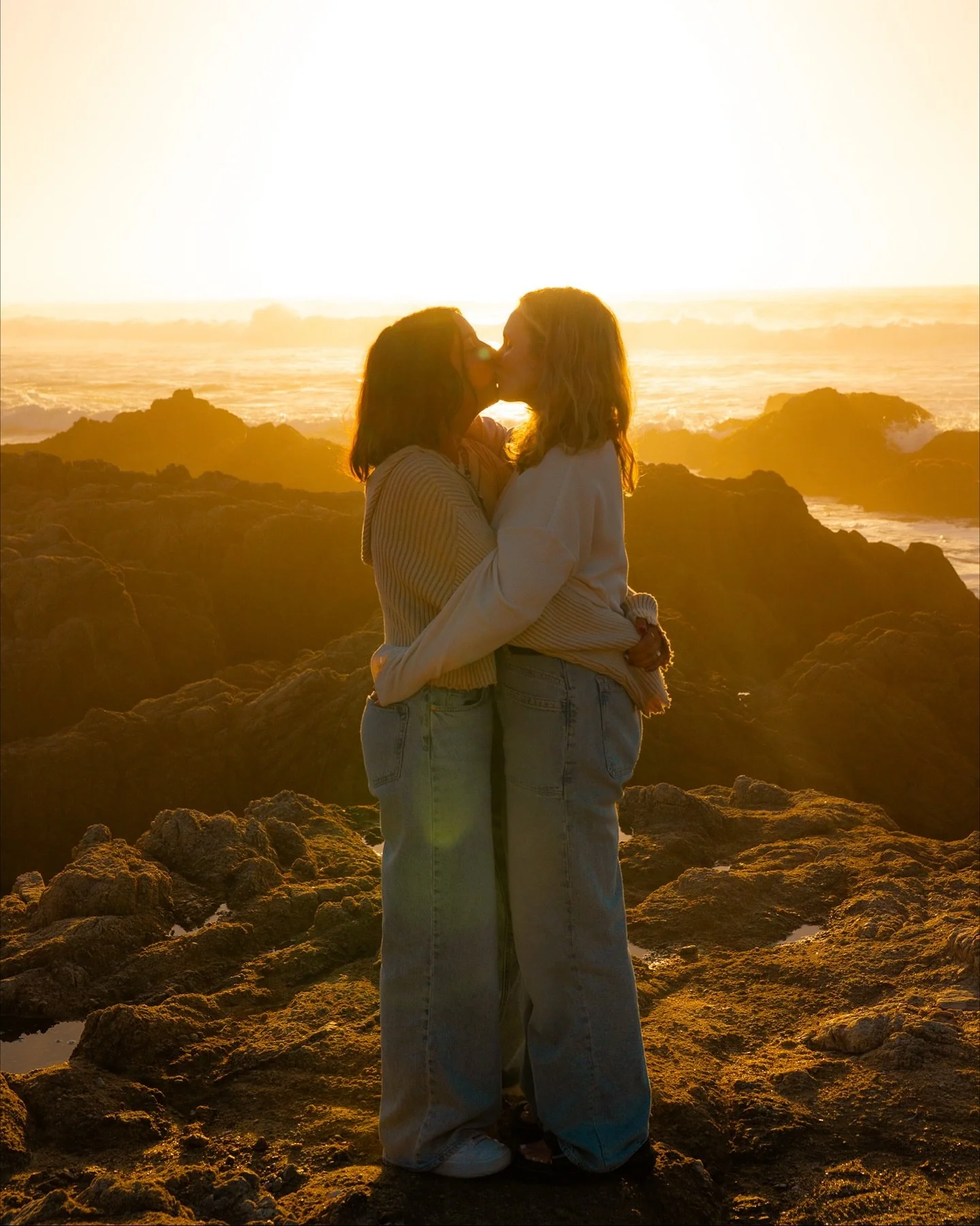 sunsets in California with your person just hit different ☀️

Also fun fact, Monterey is one of the only places on the west coast where you can watch both the sunrise and the sunset! How epic is that?! 😍

#visitcalifornia #seemonterey #wlw #wlwcoupl