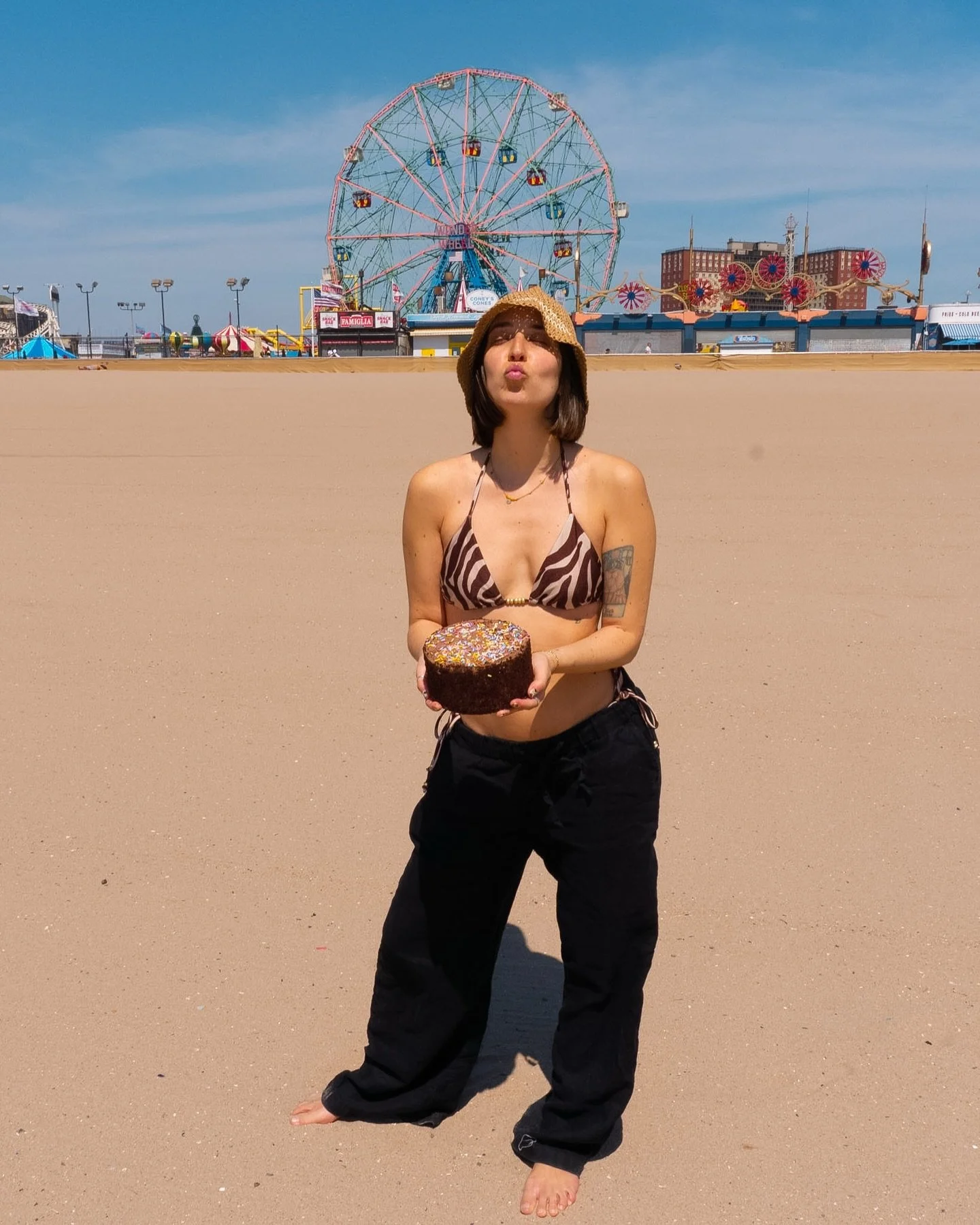 Everyone stop what you&rsquo;re doing and say happy bday to my lil lesbian born during lesbian visibility week! That&rsquo;s right it&rsquo;s ur fave Taurus @shannatwain birthday ♉️🌸✨

my travel partner for life, the most honest person you know, def