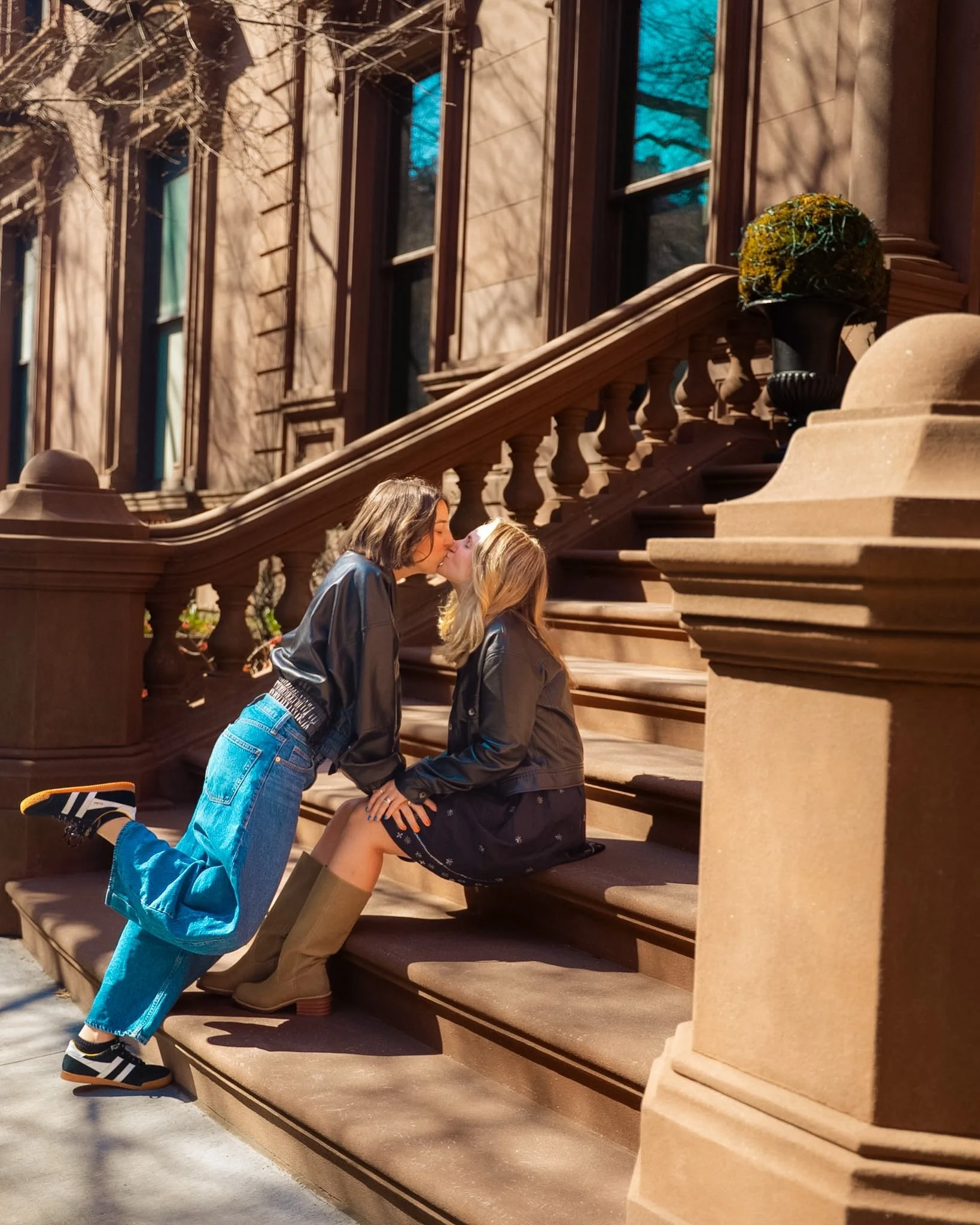 Brooklyn + Brownstones = our kind of love story 💕

#lesbiancouple #wuhluhwuh #spreadloveitsthebrooklynway #brooklyn #newyorkpride