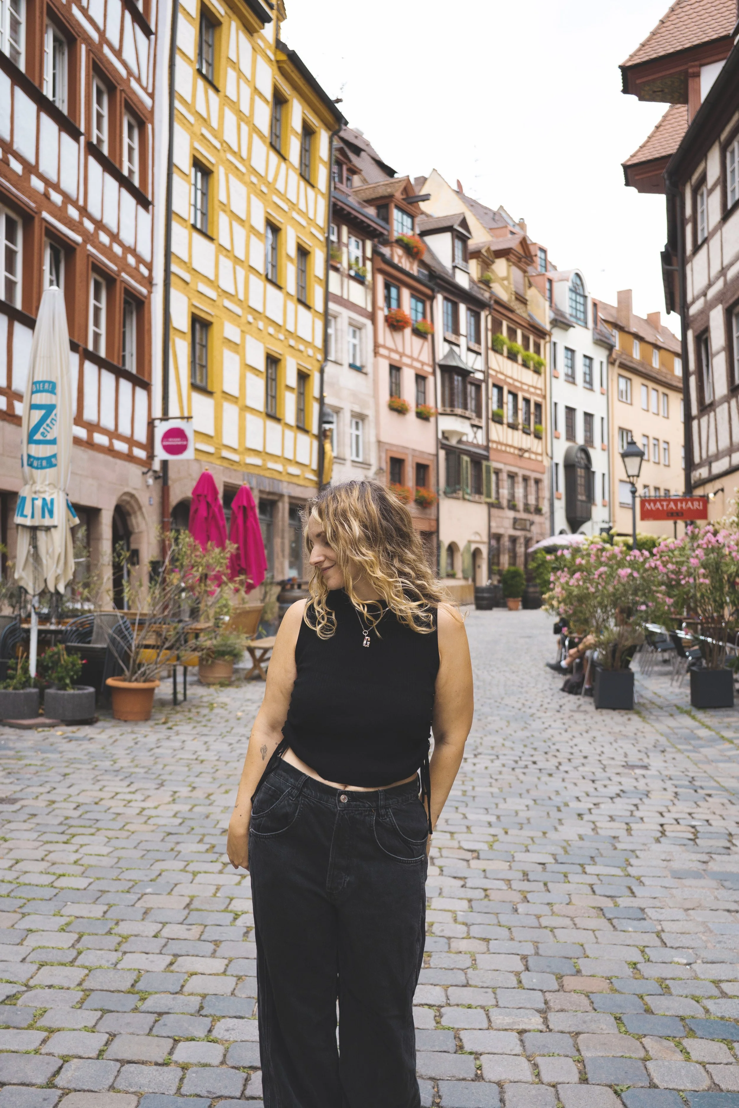 girl standing on Weißergasse nuremberg