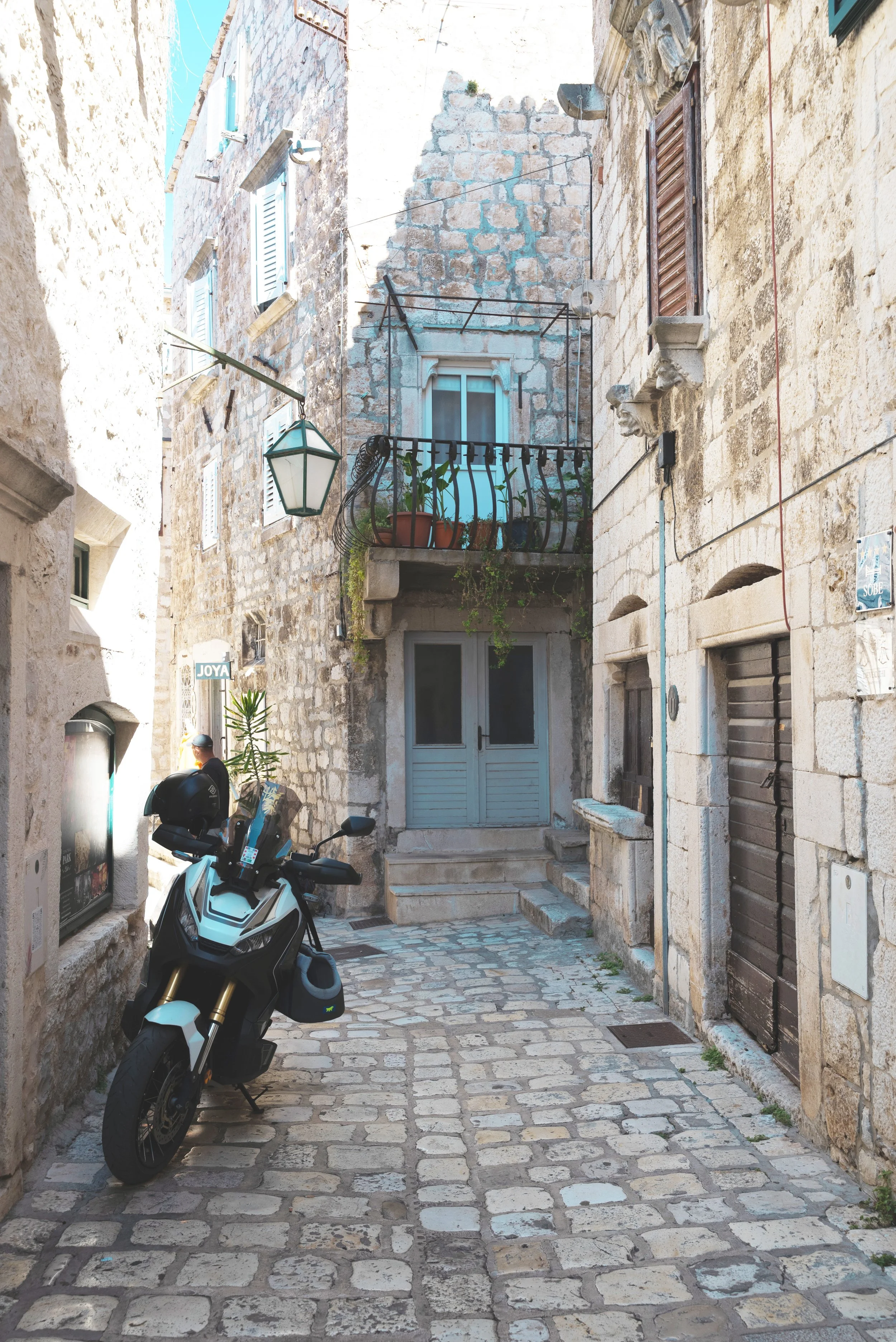 cobblesotne streets in hvar croatia