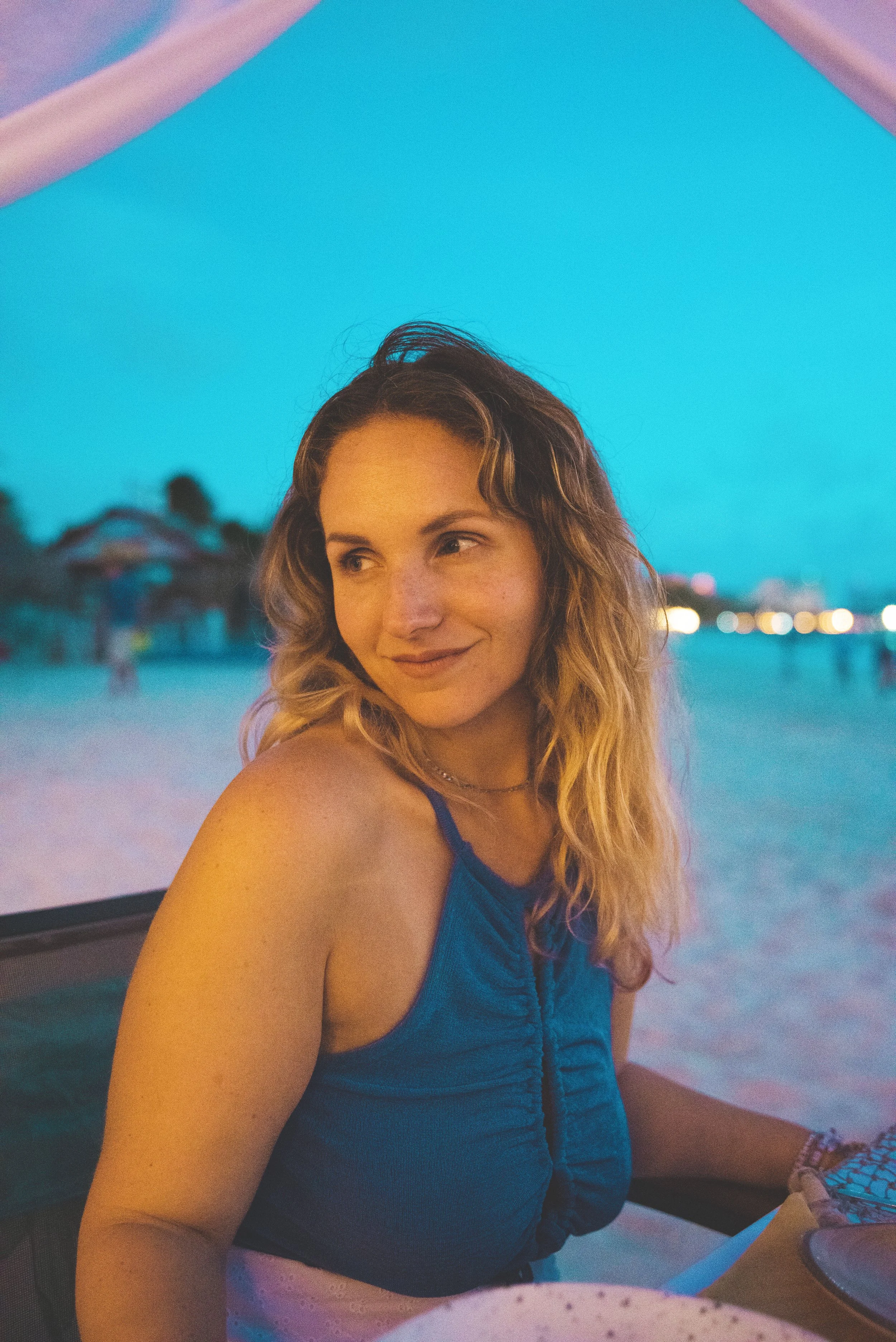 girl sitting at atardi restaurant aruba