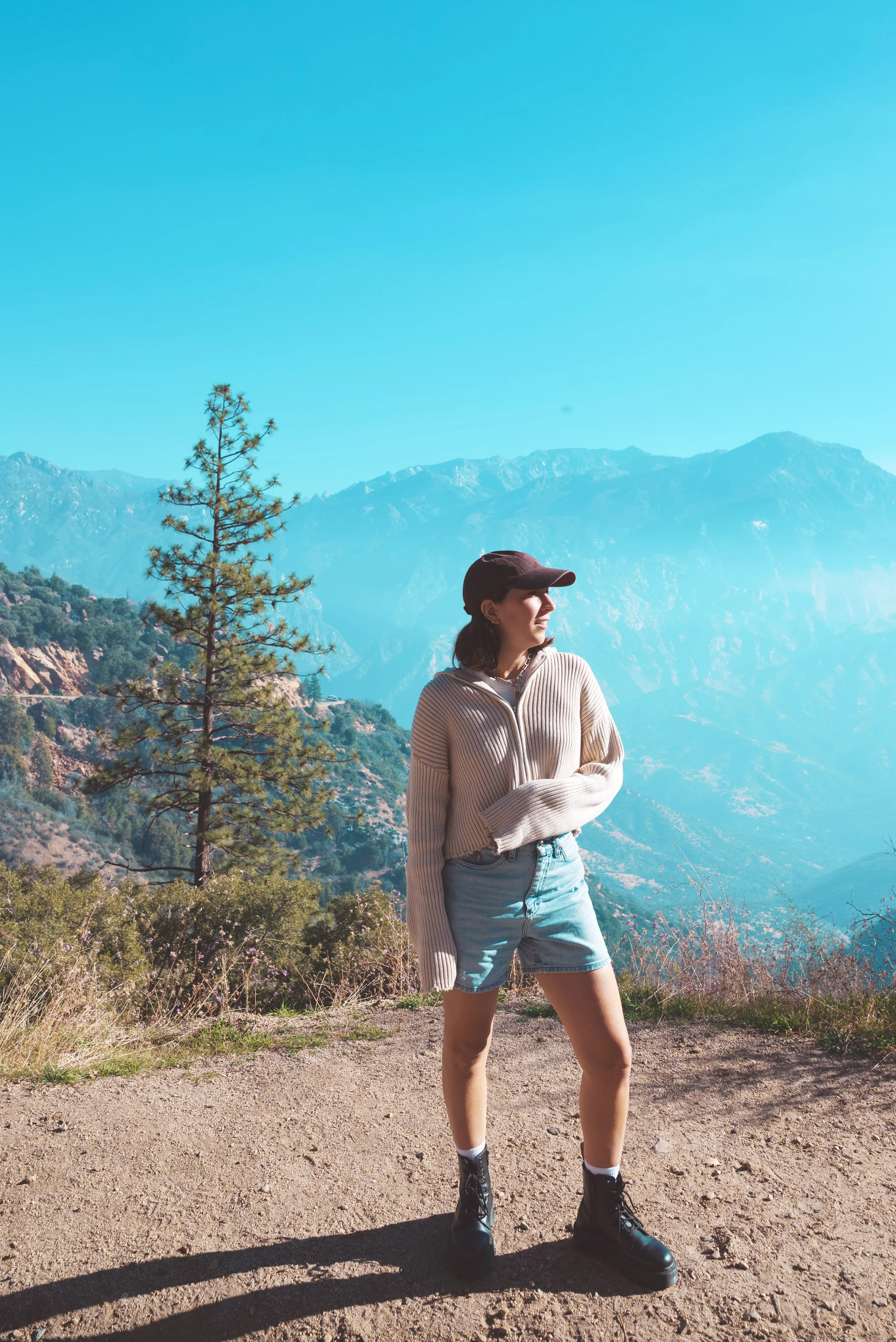 girl standing in kings canyon national park