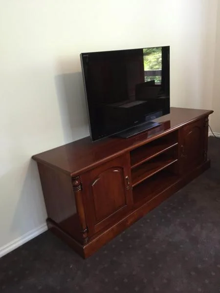 TV037