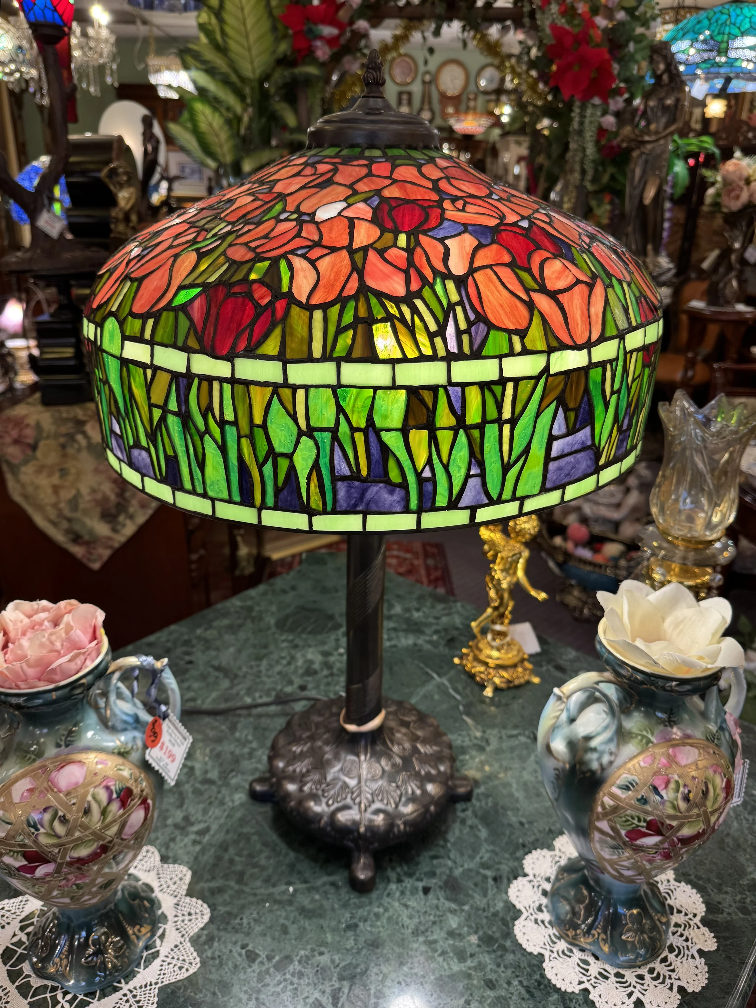 LMP136 - Timeless Art Nouveau Stained Glass Tiffany Lamp