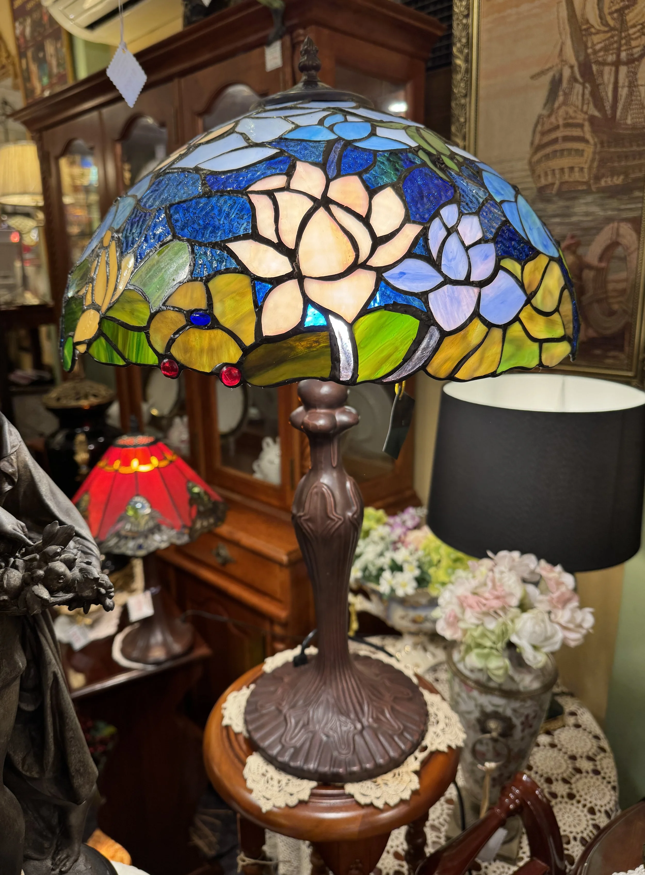 LMP137 - Timeless Traditional Tiffany Stained Glass Lamp