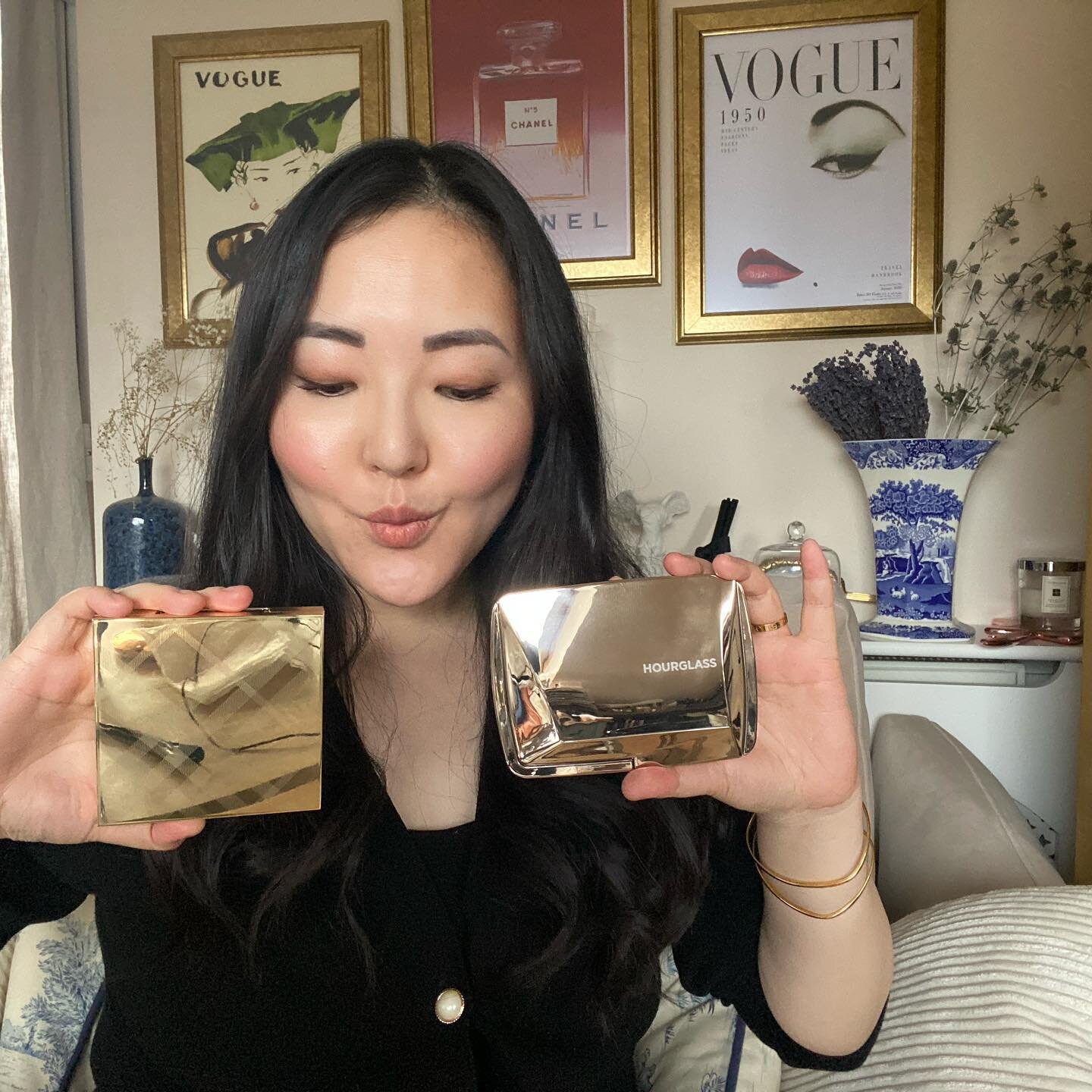 A new launch, and an exciting collaboration video with fellow beauty blogger @suniblue coming soon! Keep your 👀🍌
.
.
.
.
.
.
.
.
.
.
#burberrybeauty #hourglasscosmetics #beautyblogger #koreanbeautyblogger #koreanmakeupartist #makeuptutorial #makeup