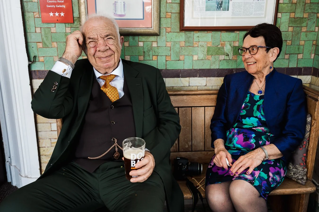 court-colman-manor-hotel-bridgend-documentary-wedding-relaxed-guests.jpg