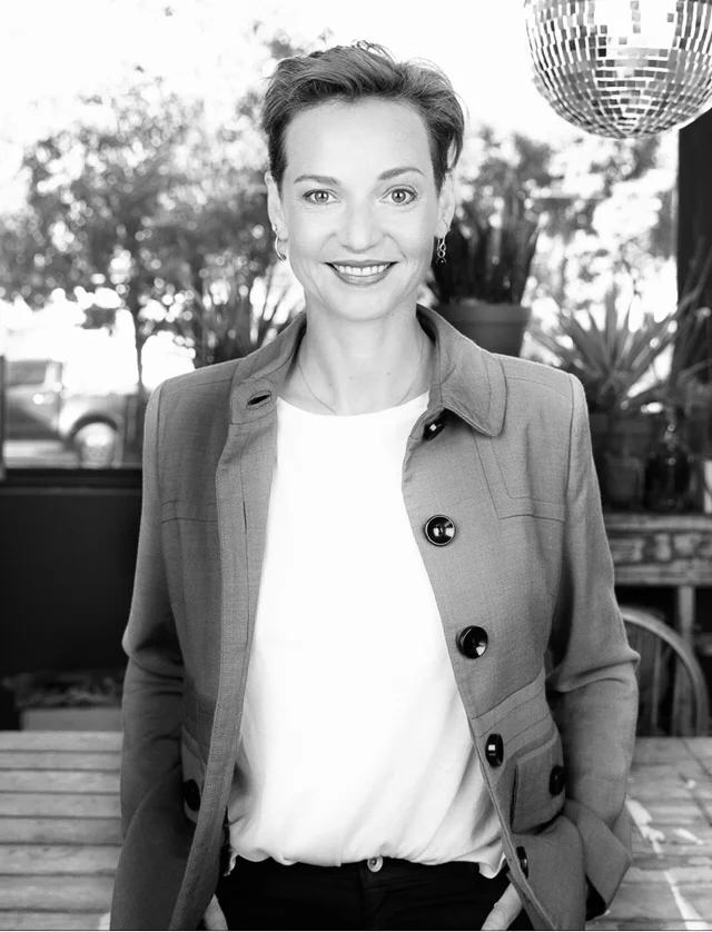 Dr Christine May BDS(Hons) USyd BHSc(TCM) UTS    Integrative General Dentist   Extensive experience in complex medical-dental cases and LGBTQIA+ oral health. Interests in mouth-body wellness and complementary therapies.  Likes riding a vespa around Sydney and keeping fit with yoga, barre and spin.  Speaks English