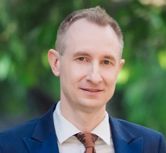 Dr Geoff Young BDS(Hons)(Syd), DClinDent(Melb), FRACDS(Endo), FICD, FPFA    Specialist Endodontist    Sydney Endodontic Centre . Lecturer in Endodontics at Sydney University. Examiner for FRACDS(GDP). ADA(NSW) Councillor  Speaks English