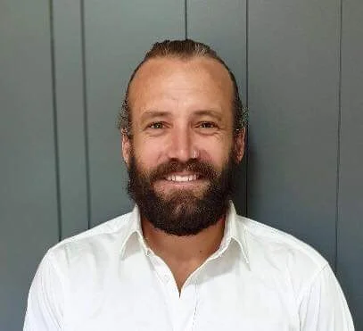 Dr Ken Farmer BDS(Adel) BPhysio(Melb)    General Dentist   Extensive experience in rural and remote dentistry &amp; Aboriginal health. Interests in complex medical-dental cases, dental sleep medicine and minor oral surgery.  Likes surfing obscure breaks around the world, sailing and freediving.  Speaks English