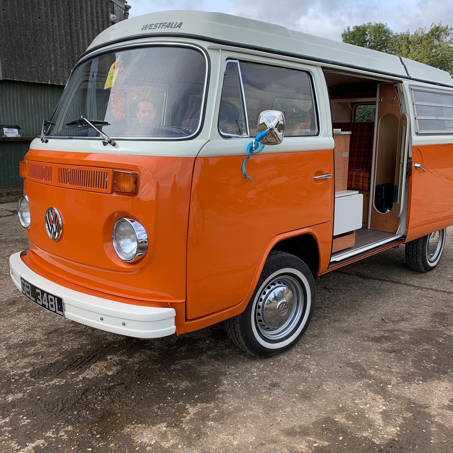 Mint 73 RHD Westy joined us for safe keeping while its owners are off touring Australia. #hvsuk #classiccarstorageuk #camperstorageuk #vwcamper #wolfsburgbuscrew #vwwestfalia #baywindow #aircooledvw #vwtype2 🏕🚌______________________________________