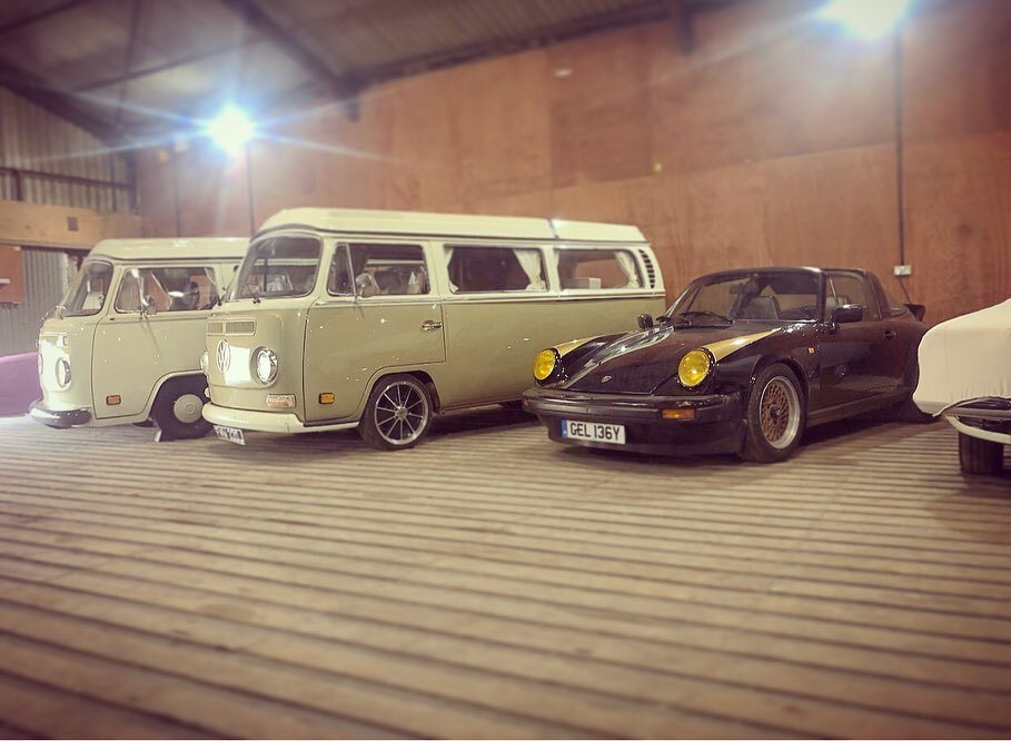 We&rsquo;re filling up fast and only have 4 winter storage spots left! Get in quick to secure your space for those dark, wet winter months!!! #hvsuk #hertfordshire #classiccars #vehiclestorage #luftgek&uuml;hlt #porsche #classicporsche911 #vw #vwspli