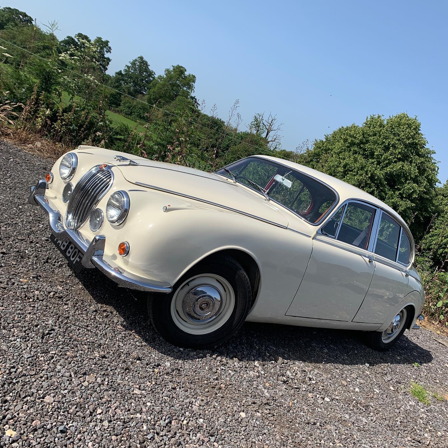 After a weekend in the sun, this lovely freshly restored Mk2 Jaguar is safely back in our secure storage facility. #hvsuk #classiccarstorage #carstorageuk #mk2jaguar #jaguar #jaguarclassic #htowndubandclassicclub #getoutanddrive #classiccarsofinstagr