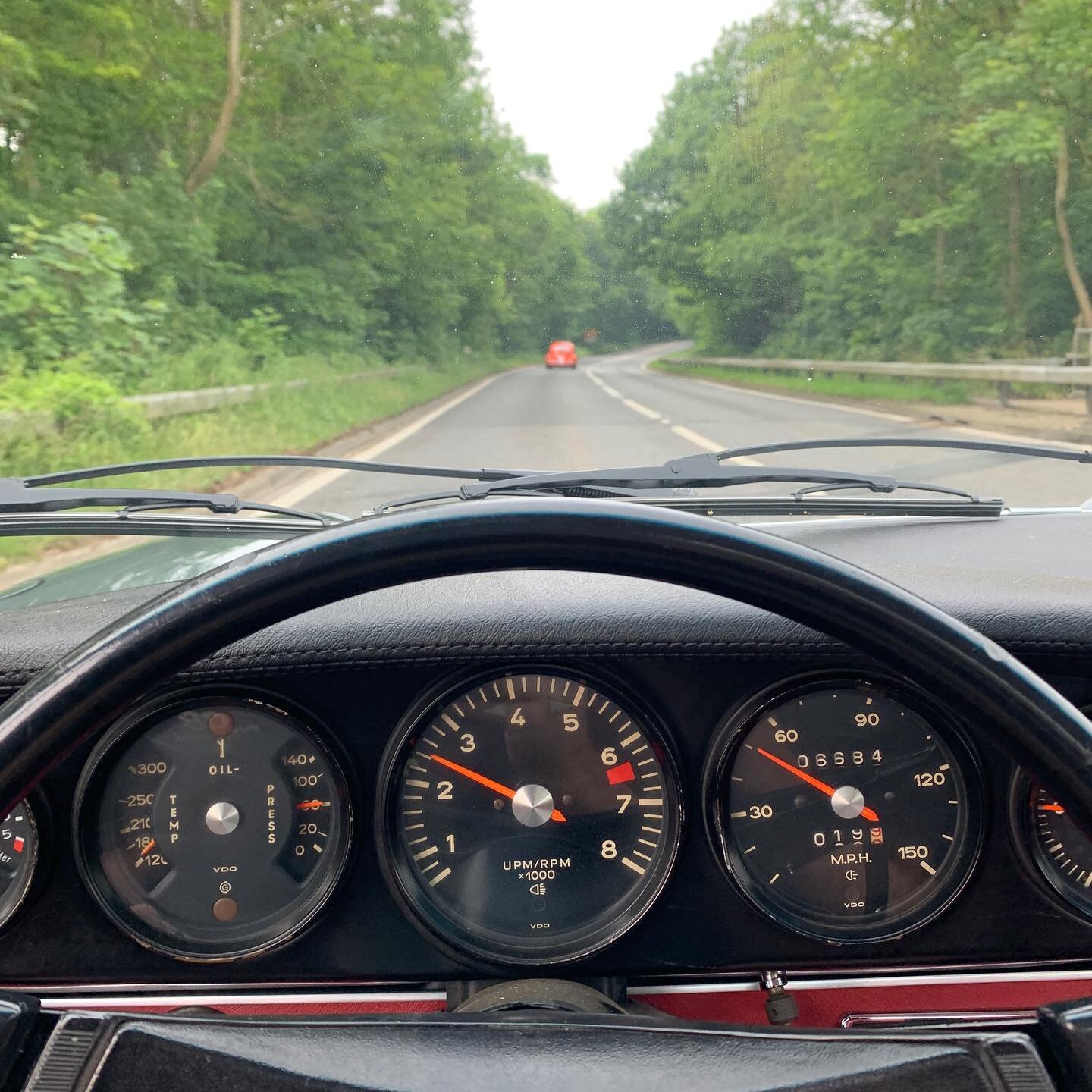 On our way to Bicester super scramble🏁 with @classiccarrevivals. Are you going? #hvsuk #classiccarstorage #classicporsche #aircooled #bicesterheritage #superscramble #porsche911 #911t #vwbeetle #germanlook #turbo #turbobeetle _______________________