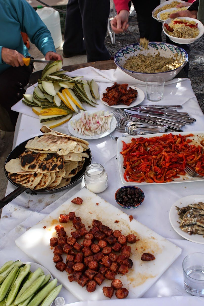 outdoor lunch.jpg