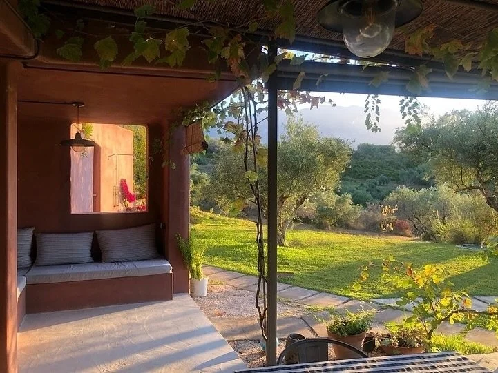 Plus que quelques jours avan notre prochaine retraite !! 

🪷 7 jours pour prendre une pause, pour se chouchouter et se transformer.  
🏝️ un endroit sublime pour une d&eacute;connexion compl&egrave;te 

🧘🏽&zwj;♀️ Un programme vari&eacute; et compl