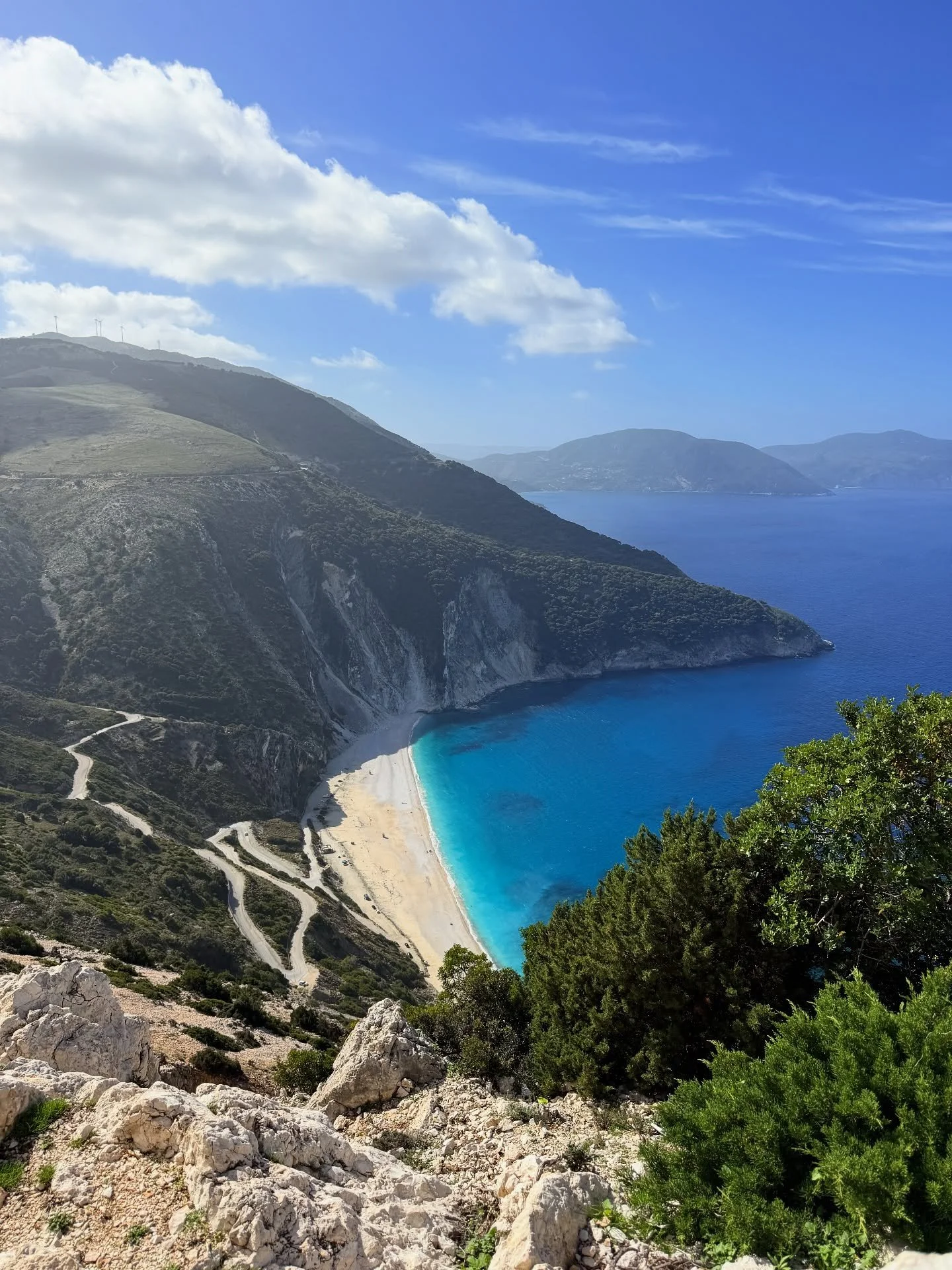 Premier jour en Gr&egrave;ce o&ugrave; j&rsquo;ai le plaisir de donner une belle retraite de Pilates pour 7 jours.
Une magnifique &icirc;le rempli d&rsquo;histoire : Cephalonie