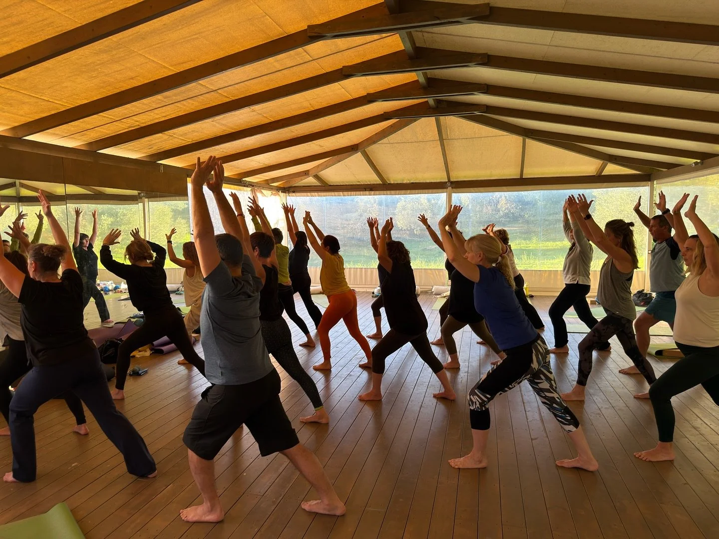 Il y a quelque chose de magique dans ces retraites&hellip; 💫
Ce ne sont pas seulement des vacances ou des s&eacute;ances de mouvement &mdash;
c&rsquo;est une rencontre avec soi-m&ecirc;me et avec des personnes magnifiques.
Des femmes (et des hommes 