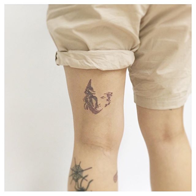 Our darling @yozi_poke is with us until October 21st!
Message her directly to get some handpoked flash or contact her for a custom project :)
.
#handpoked #stickandpoke #machinefree #portraittattoo #linework #koreatattoo #contemporarytattoo #tattooberlin