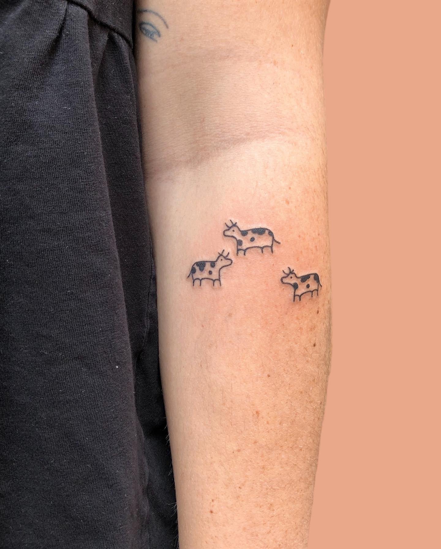 Minimal cow tattoo by lazyfactory.JPG