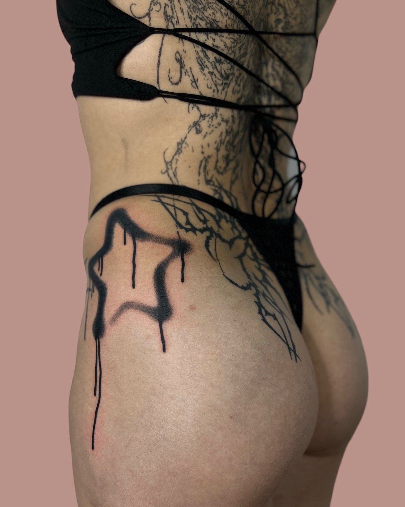 Star tagged like tattoo on bottom by Vitya lyuty.JPG