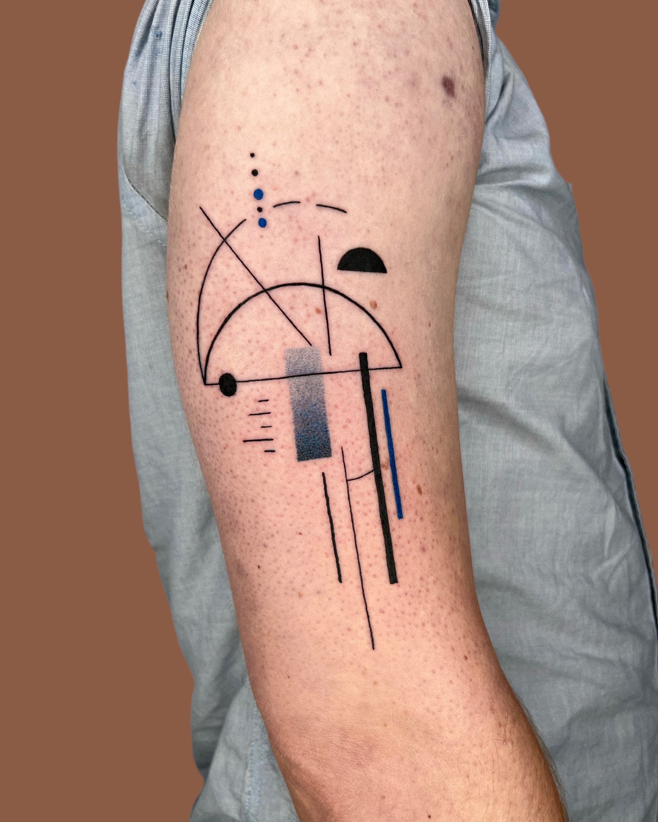 Minimal abstract composition on outter upper arm tattooed by kirii lines.JPG