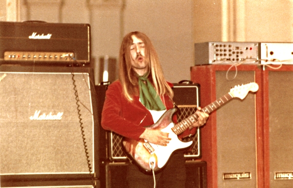  Close-up from the same show, showing what was to become Uli's main amp on the far left - a Marshall 100W Super Lead tremolo - Later nicknamed "the Beast" for its enormous power, which it combines with a clean, but singing tone.&nbsp; Uli played thi