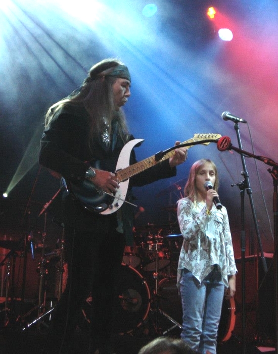  "UNDER A DARK SKY" TOUR - ULI &amp; daughter AKASHA) Raismes Fest, France, 14. Sept 2008&nbsp; 