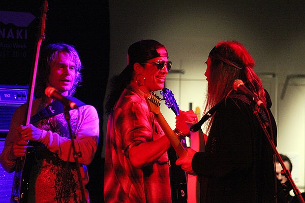  ULI jamming with TONY FRANKLIN &amp; SLASH - 2nd&nbsp;G-TARANAKI FESTIVAL NEW ZEALAND - New Plymouth, Puke Ariki Museum, 14. August 2010&nbsp; 