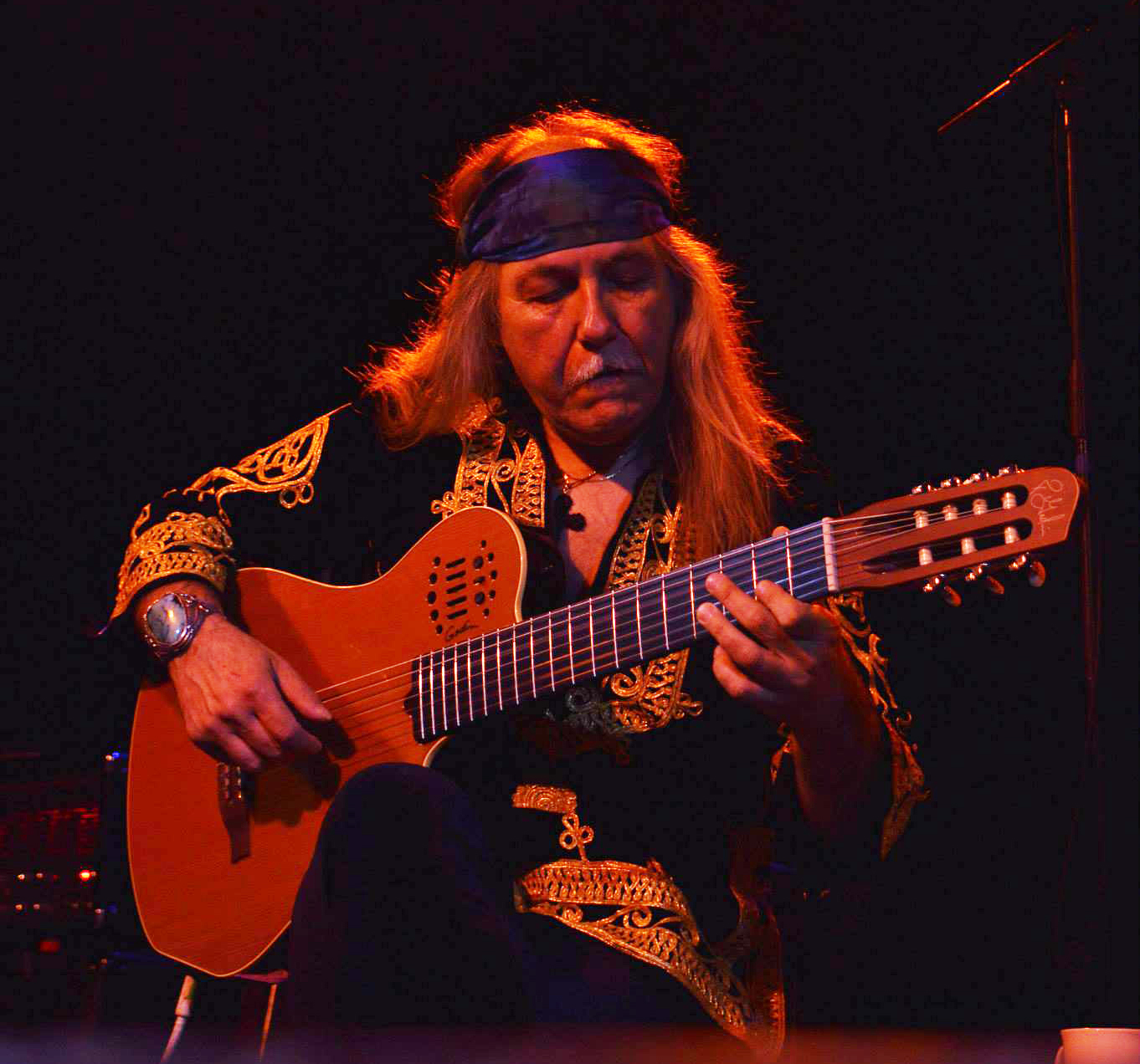  Uli improvising on his Godin 7- String Classical Guitar Robin 2, Bilston, England - 1. June 2015 