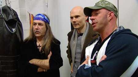Uli and his friend Billy Corgan visting a Hamburg Wrestling school during "Through The Night" Hamburg, 25. February 2008