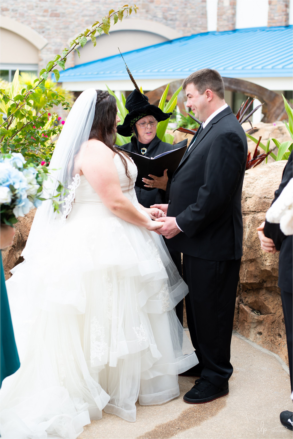 Getting married in florida wedding officiant marrying couple.