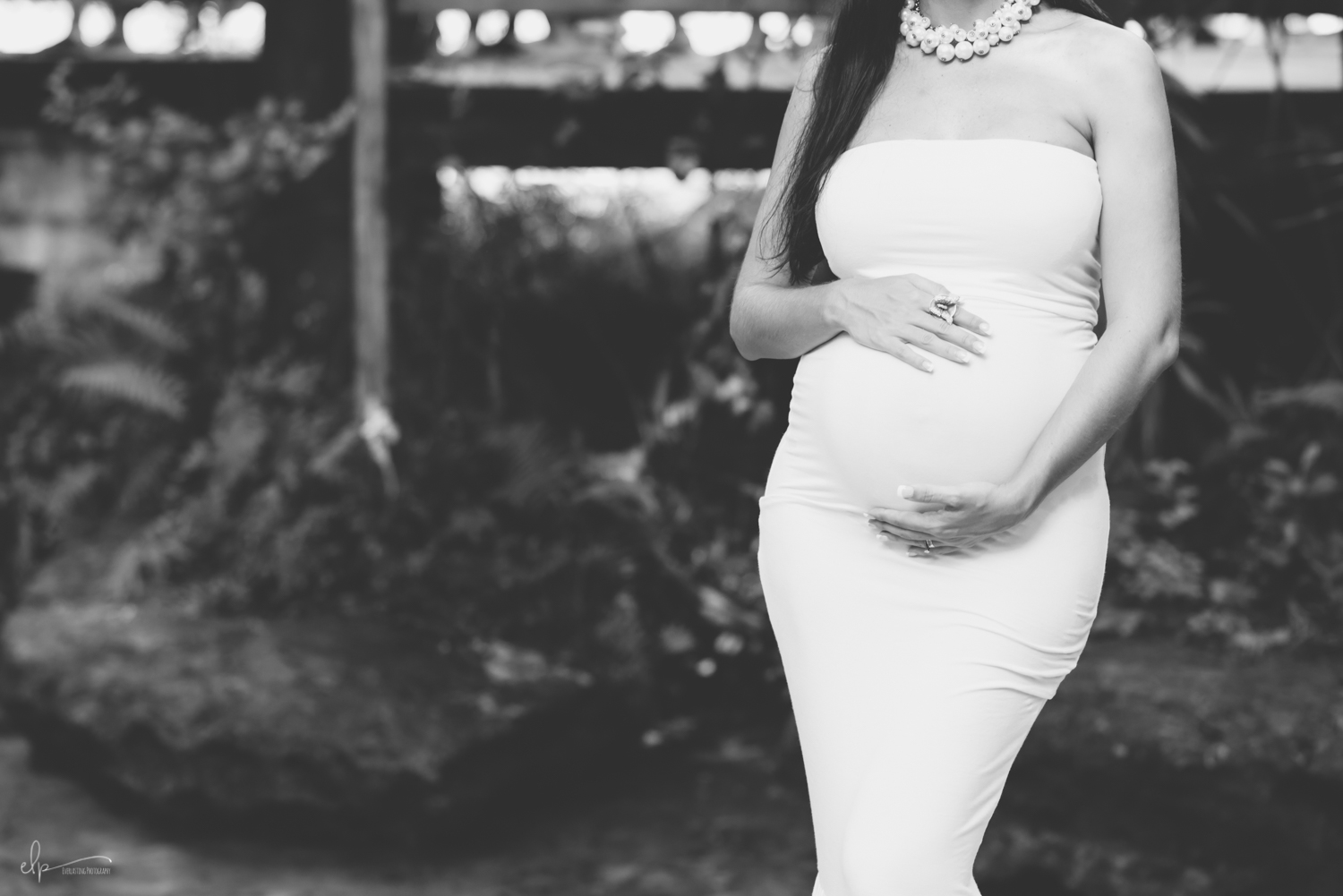 Maternity portrait photographer at kelly park