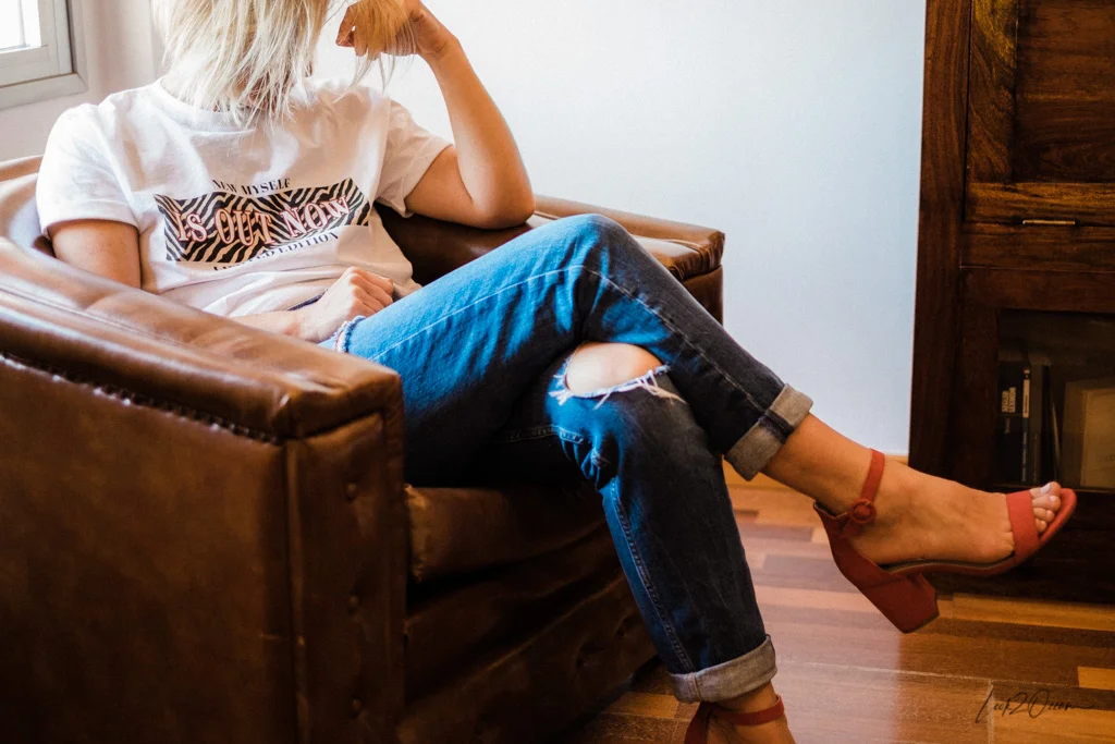 Super Easy Outfit With Red Heeled Sandals For Lazy Days