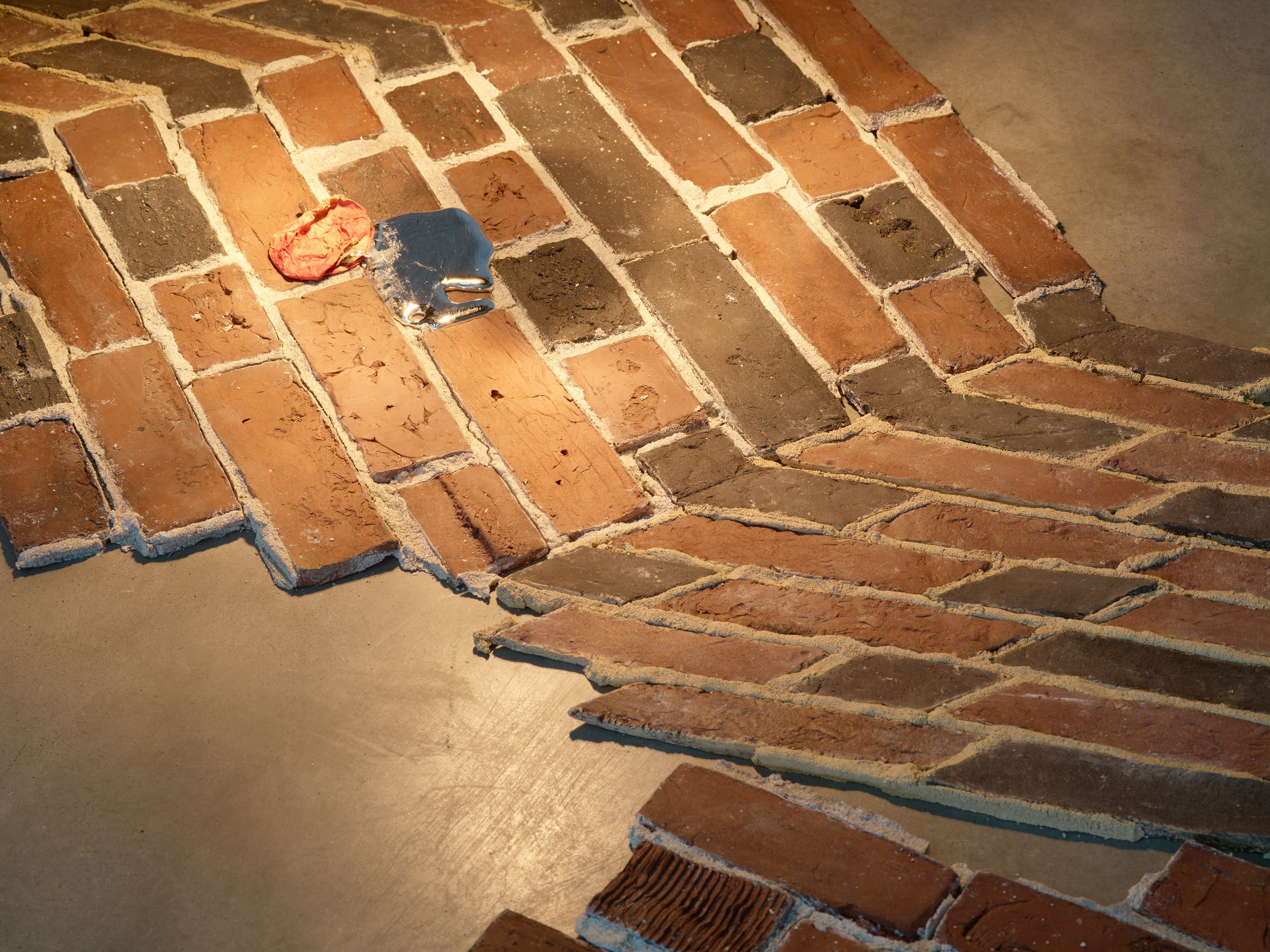 Susan Jacobs, Gutter Phonics (excerpt), ceramic, mortar, gallium, acrylic, brooding lamp, stainless steel, 2022 (Detail)