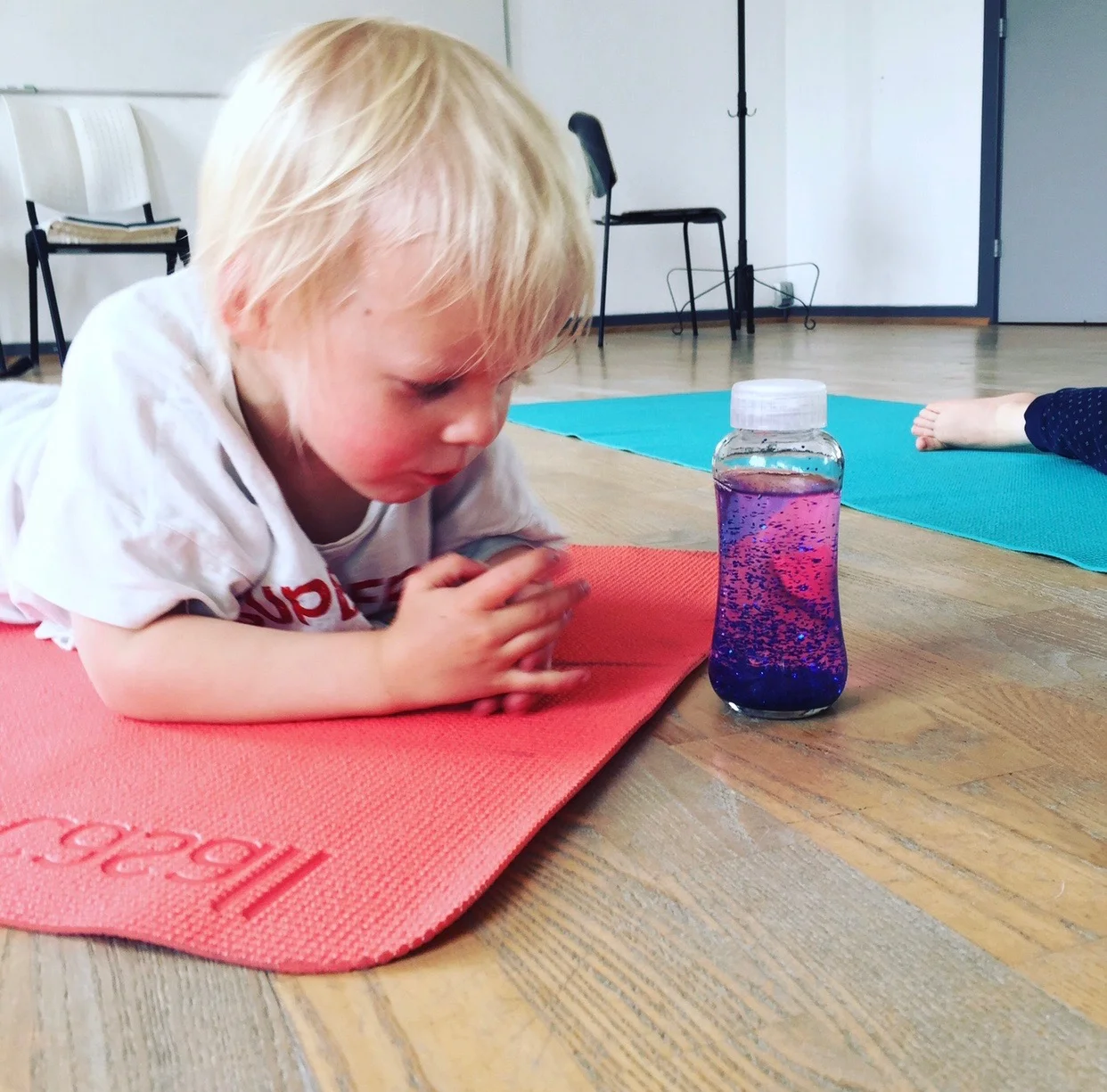 Find ro og fokus med din egen calming bottle